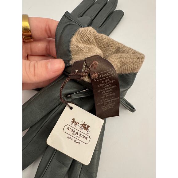 Coach Grey Bow Leather Gloves - 83865 NWT! - Picture 7 of 8